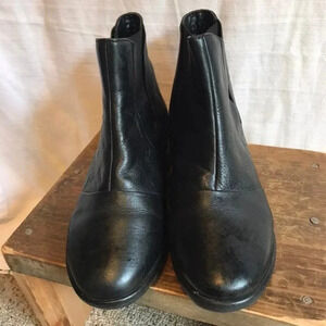 Heavenly Soles Black Faux Leather Light Comfortable Lace Free Ankle Boots Women6